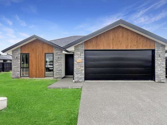 Large and Modern 4 Bedroom