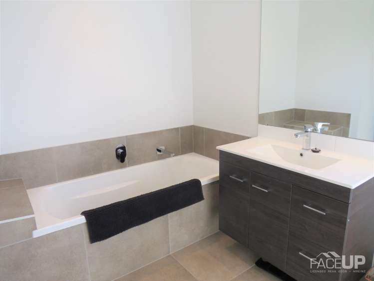 82 Squadron Drive Hobsonville_10