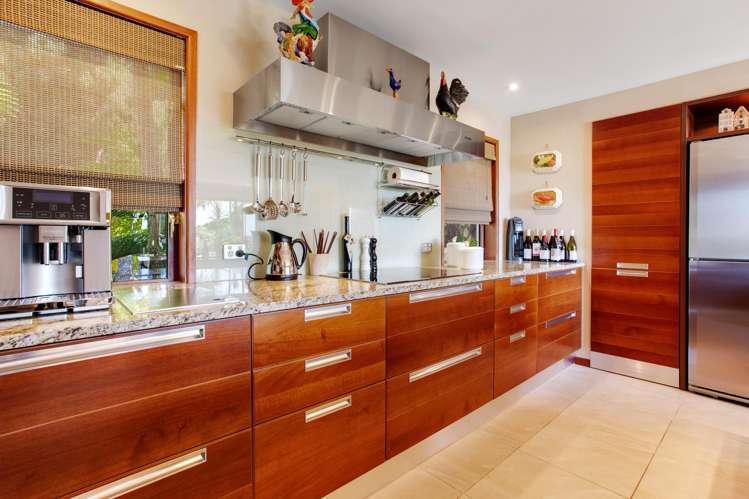 131 Point View  Drive East Tamaki Heights_17