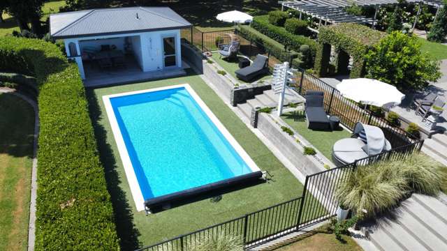 Swimming Pool - Summer is calling