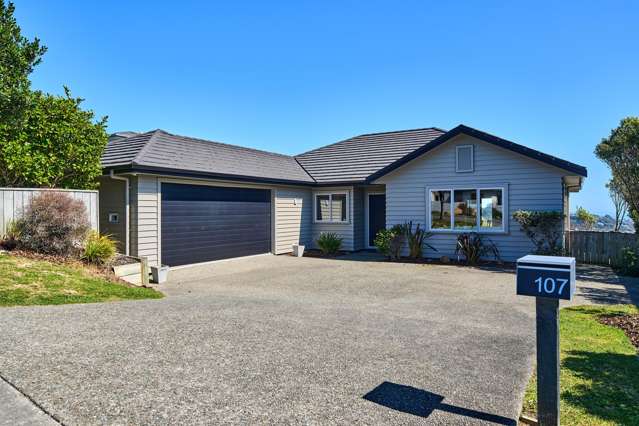 Stylish Single Level Home with Stunning Views. RV $1,210,000