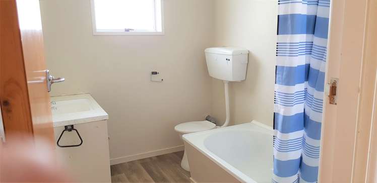 2/85 Aitken Street Ashburton_5