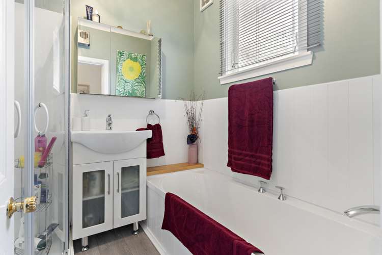 168 High Street South Carterton_11