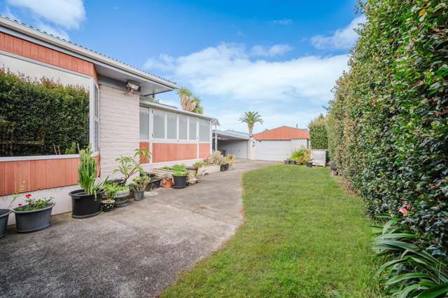 Big Family Home on1012m2 section