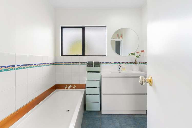 2/7 Arran Road Browns Bay_11