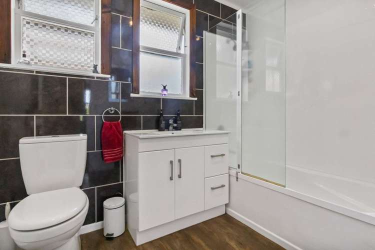 157 Kingswood Road Brookfield_10