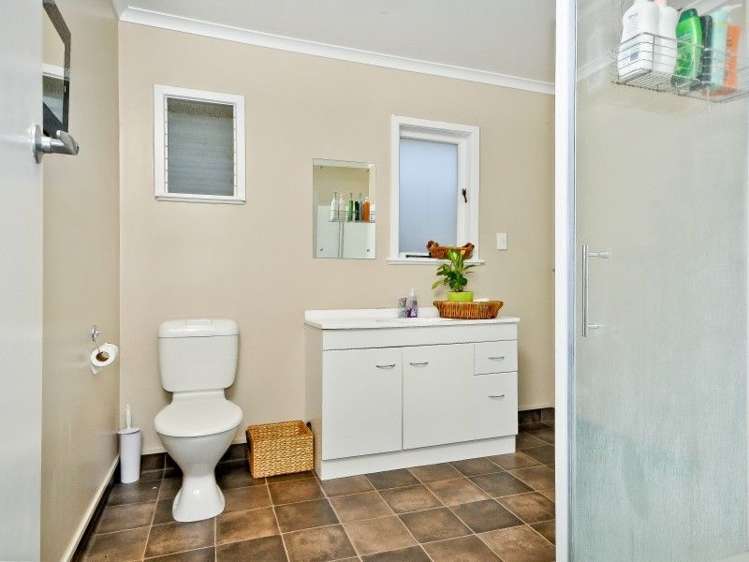 2 Snead Place Hamilton East_25