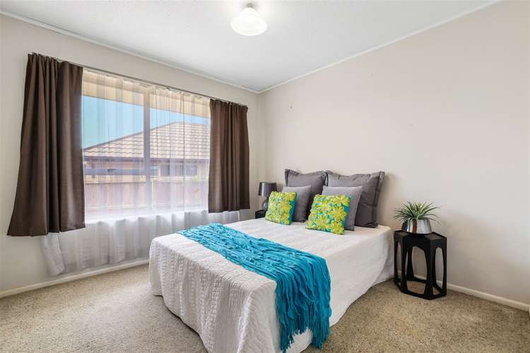 6 Larkhill Place Russley_10