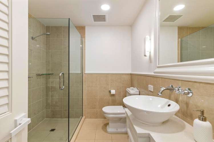 8/70 Lake Esplanade Queenstown_13