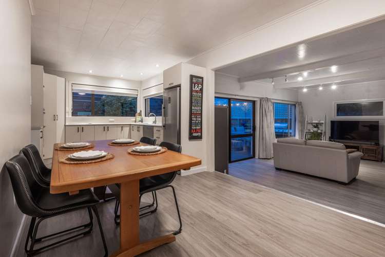 19 Forth Place Papakowhai_7