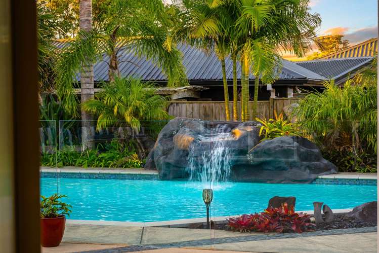 16 Windfall Grove Greenhithe_0