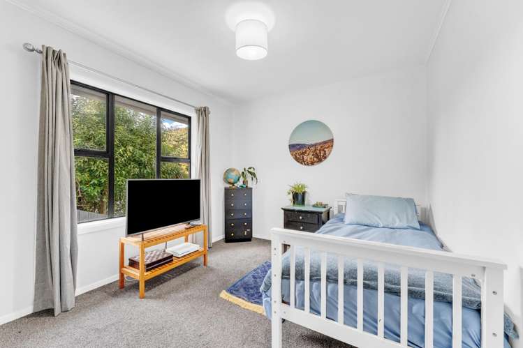 70 Sunny Grove Wainuiomata_10