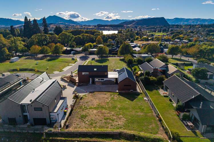 4 and 9 Theodore Court, Station Rise Wanaka_7