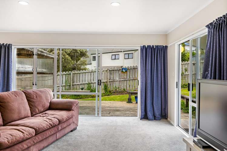 1/8 Atlantis Place Totara Vale_12
