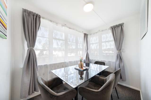 17 Strand Crescent Naenae_3