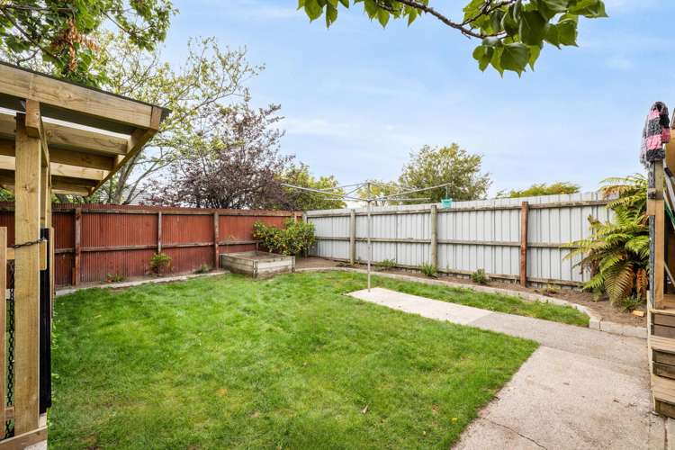 2/374B Pages Road Aranui_9