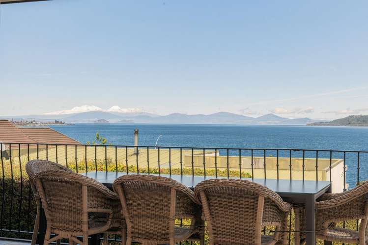 166 Lake Terrace Hilltop_9