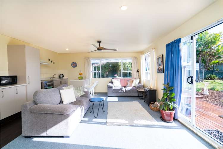 8 Pohutukawa Avenue Kaiaua_2