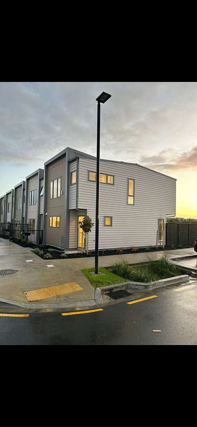 Chic 3BR Hobsonville Townhouse!