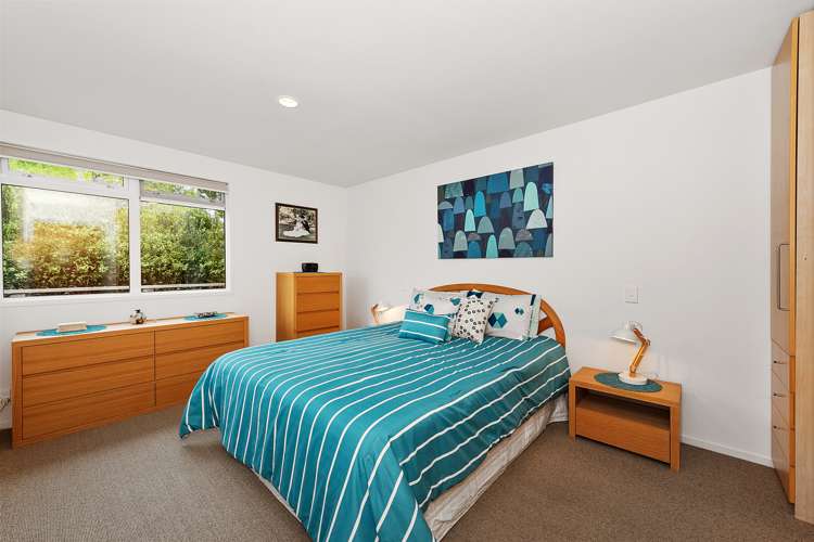 132 River Road Hamilton East_16