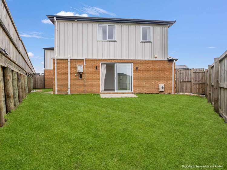 2/8 Mila Paige Close Glenview_26