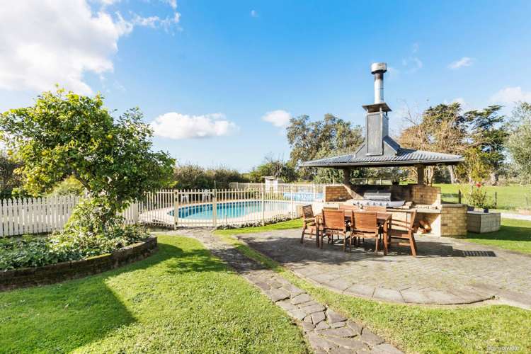 723 Waitakere Road Kumeu_2