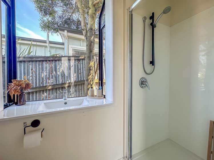 22 Batten Grove The Pines Beach_13