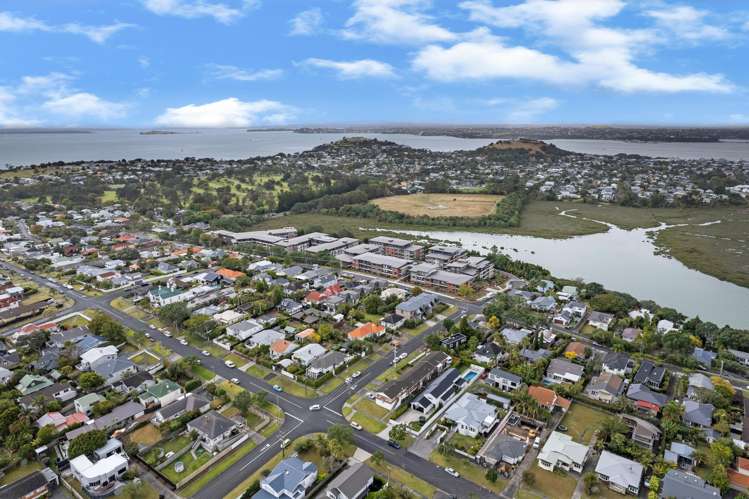 2/39 Aramoana Avenue Devonport_13