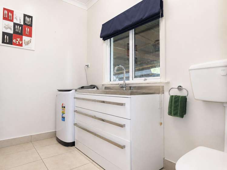 15 Sinnamon Street Reefton_16