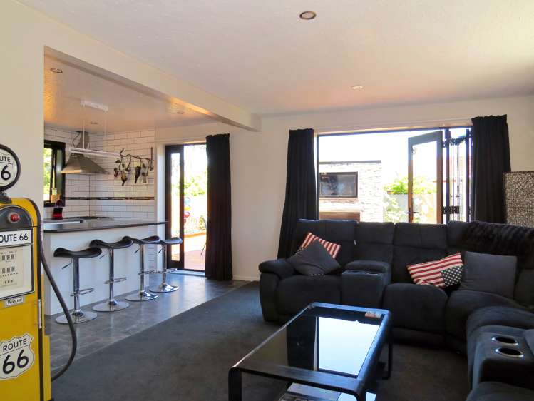 2/241 Waterloo Road Hornby_7