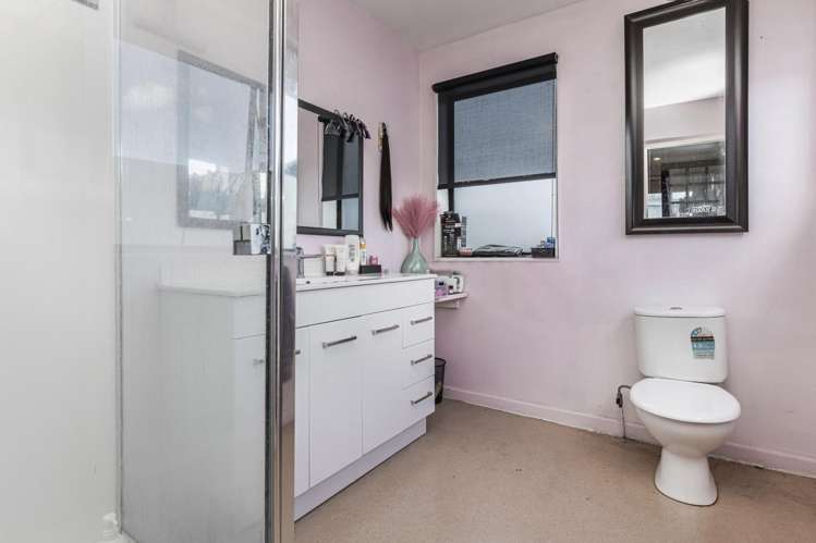 1-2/398 Ferry Road Woolston_5