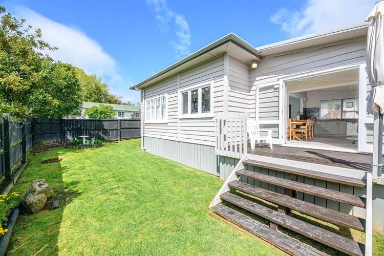 2 Bayside Avenue Te Atatu Peninsula_8