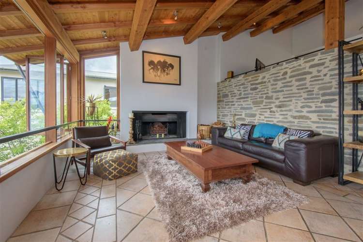 143 Wynyard Crescent Fernhill/Sunshine Bay_1