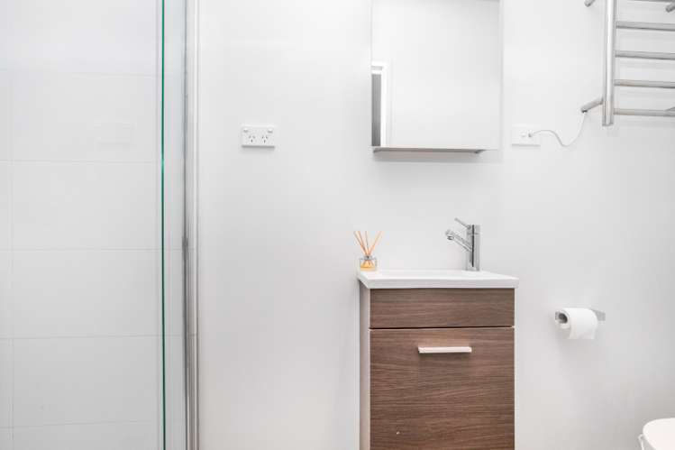 32/11 Ray Small Drive Papakura_7