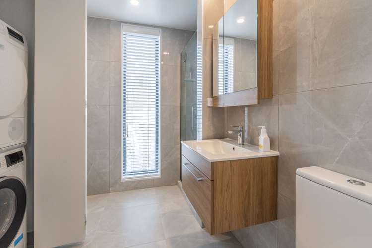 319/5-9 Madeira Lane 1672_8