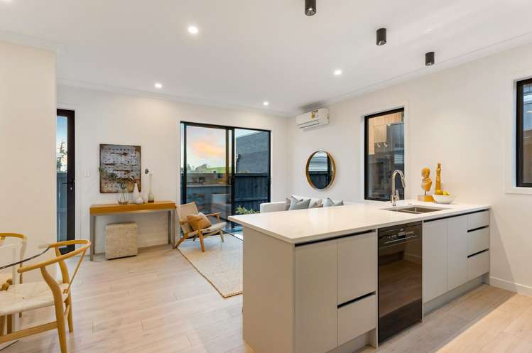 6 Luff Place Long Bay_35