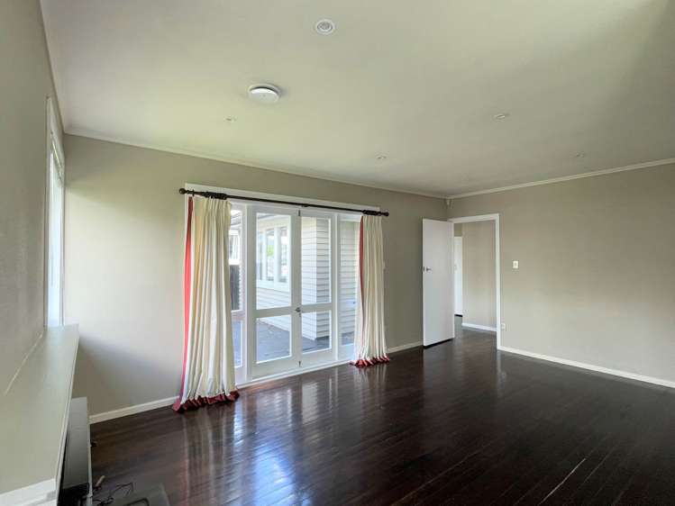 8 Grainger Road Te Atatu South_8