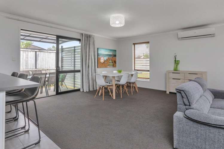 18 Ocean View Rise Ruakākā_9