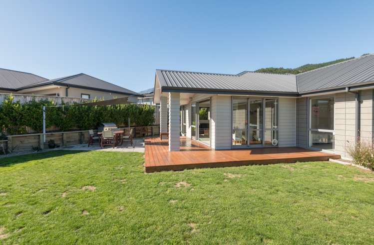 63 Fairose Drive Richmond_1