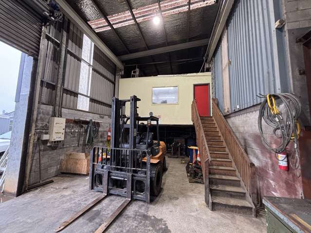 Rear warehouse/52 Porana Road Wairau Valley_3