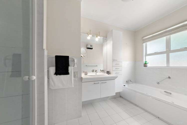 6/10 Gerard Way Saint Johns_5