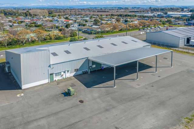 Large Warehouse & Canopy with 7,000m&sup2;+ Yard