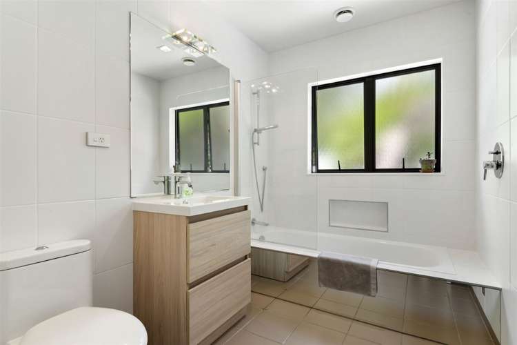 16b Charmaine Road Torbay_16