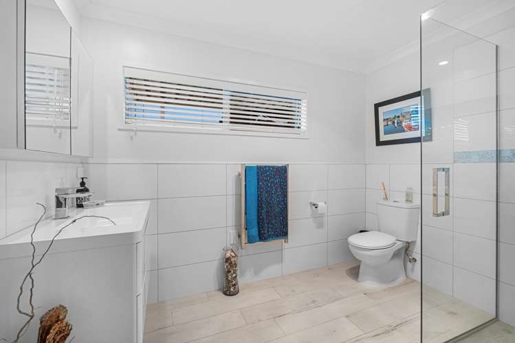 6 Fred Carr Place One Tree Point_13