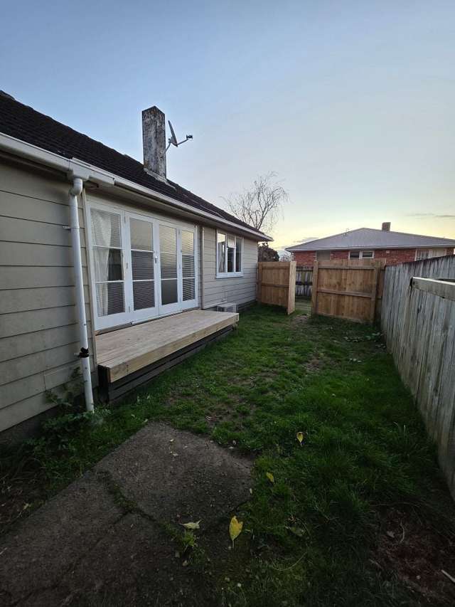 16 Clarkson Crescent Otara_4