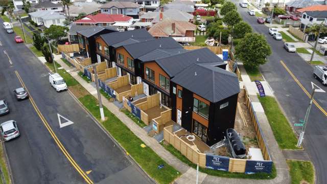 Corner Townhouse with Carpark!