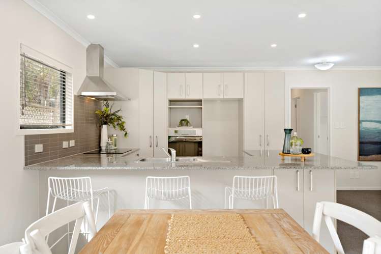 4 Marine Parade Mellons Bay_5