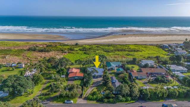 Coastal Lifestyle Gem with Sea Views - Ahipara