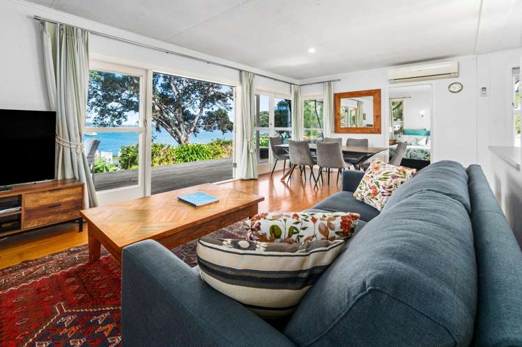 49 The Strand Russell_4