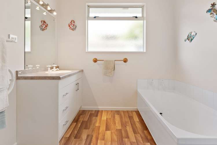 8 Baxter Place Stoke_18